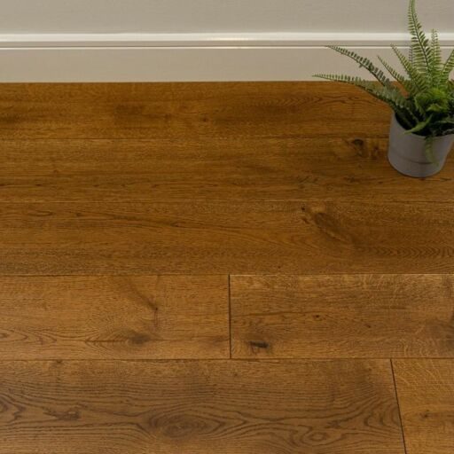 Evergreen Oakley Golden Engineered Oak Flooring, Handscraped, Lacquered, 190x20x1900mm Image 2