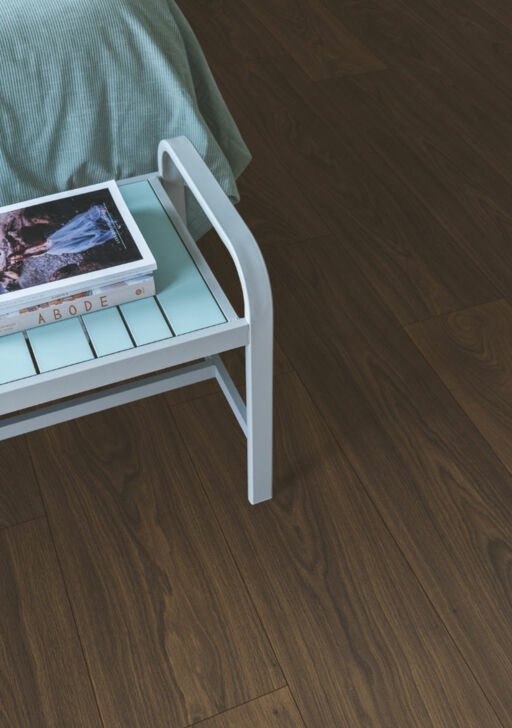 QuickStep CLASSIC Mocha Brown Oak Laminate Flooring, 8mm Image 2