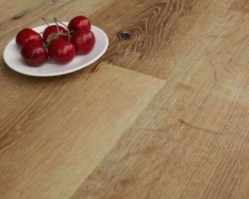 Tradition WPC Classic Oak Vinyl Flooring Planks (with 1mm built-in underlay), 178x6.5x1217mm Image 2