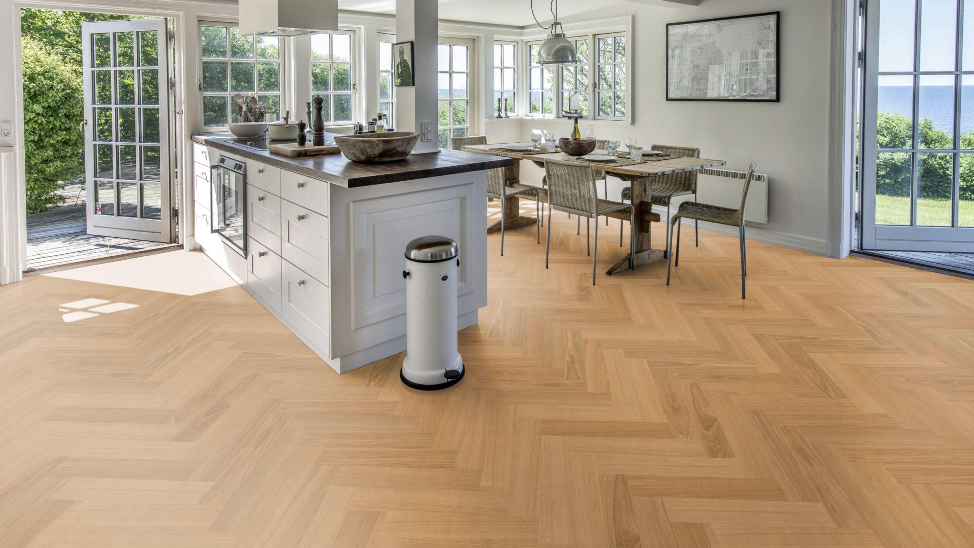 Kahrs Large Herringbone Oak Herringbone Ab Engineered Flooring, Brushed & Oiled, 120x11x600mm Image