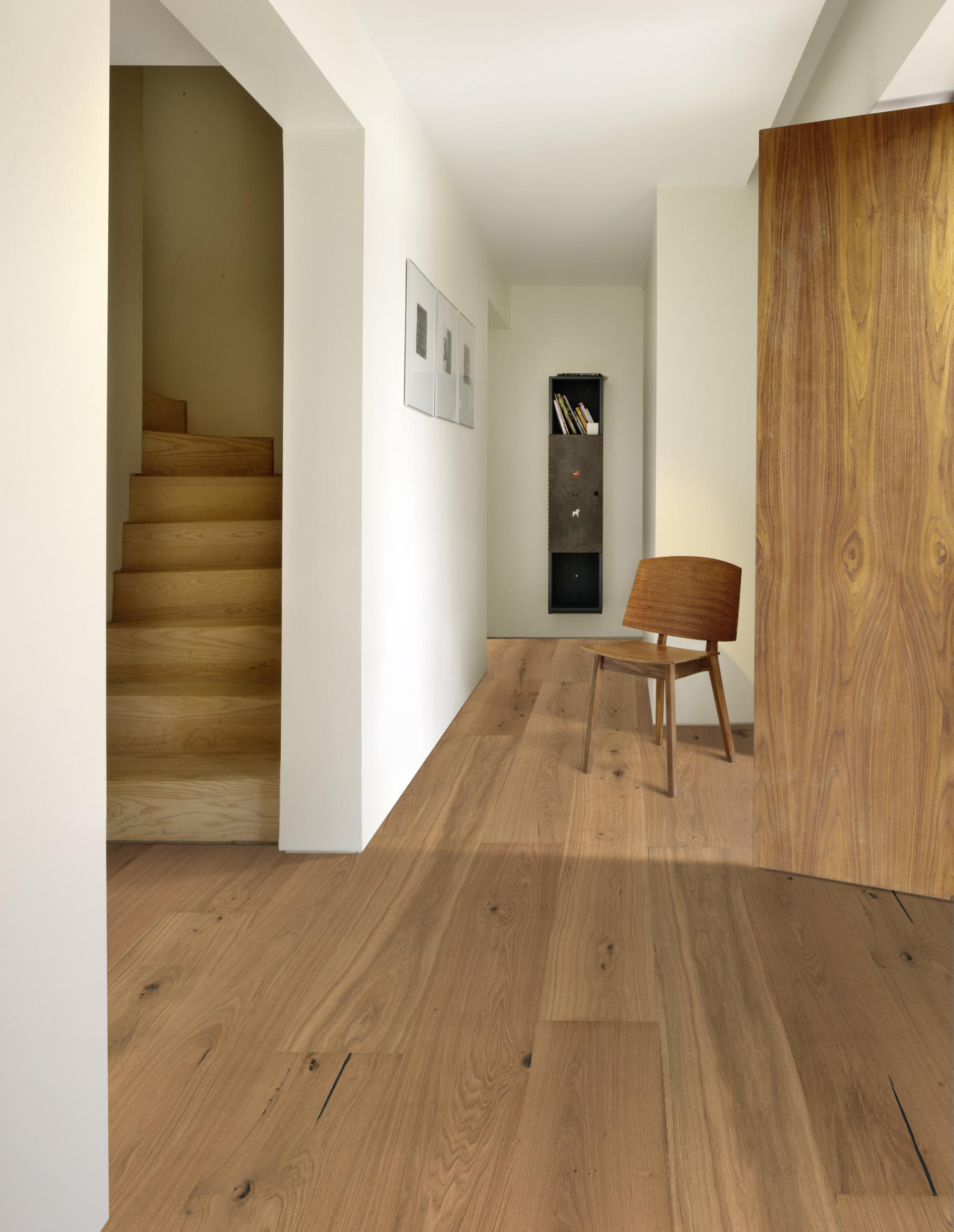 Kahrs Royal Oak Schönbrunn Engineered Flooring, Brushed & Oiled, 305x18x2400mm Image
