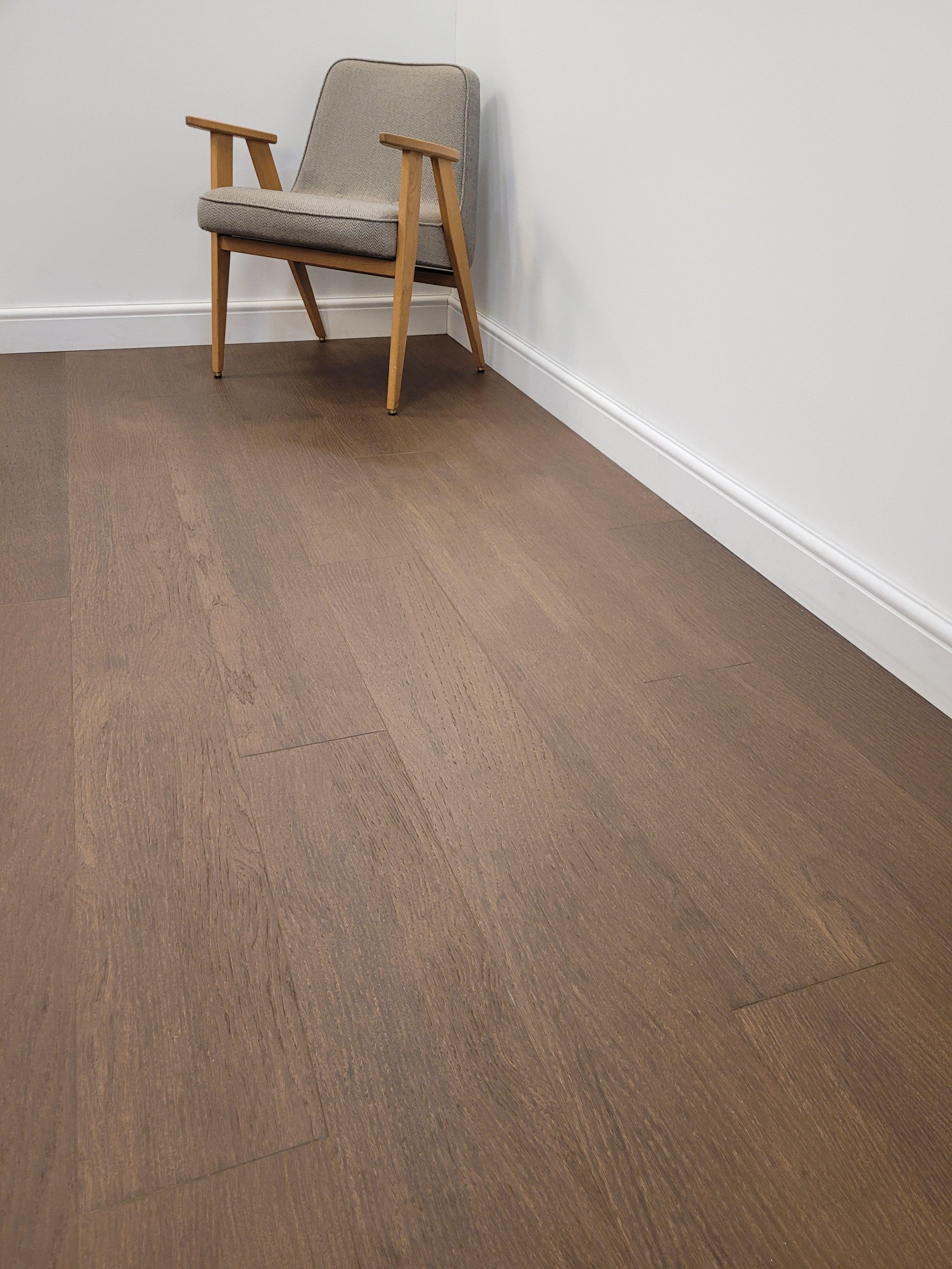 V4 Wood Flooring New Brown Veneered Plank, 190mm x 10.4mm x 1,500mm Image