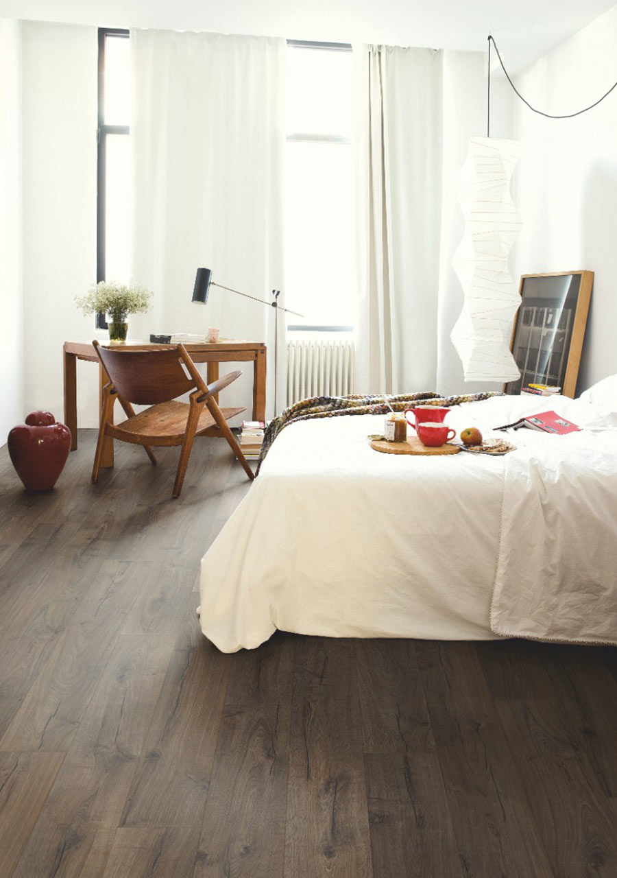 QuickStep Impressive Classic Oak Brown Laminate Flooring, 8mm Image