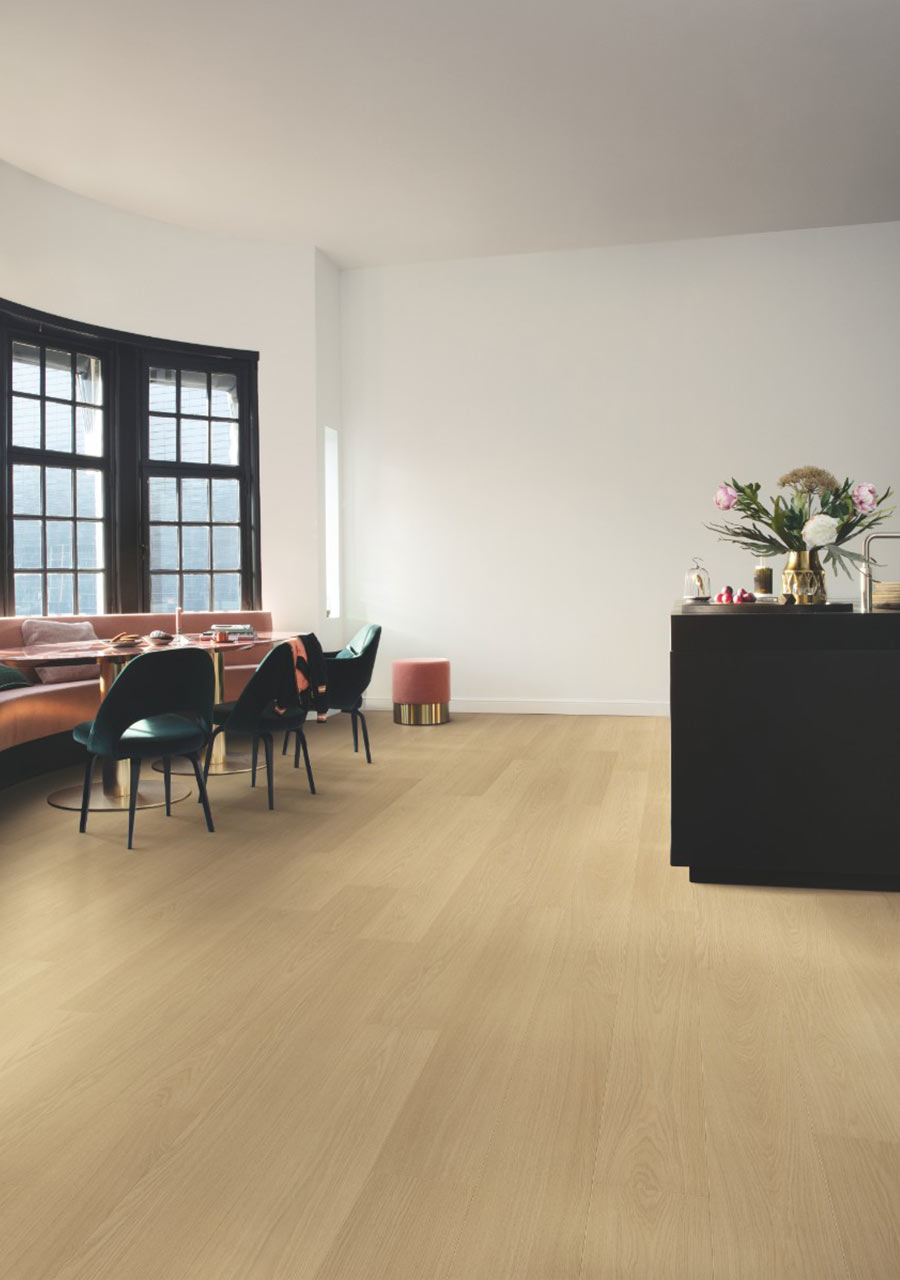 QuickStep Capture Beige Varnished Oak Laminate Flooring, 9mm Image