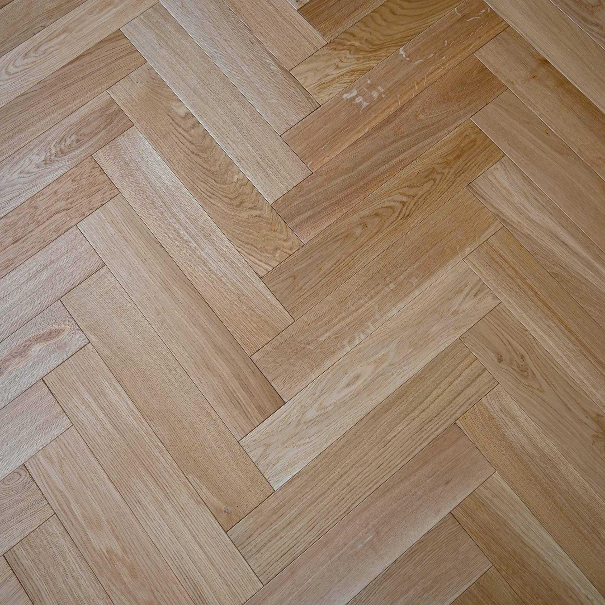 V4 Wood Flooring Natural Herringbone XL (Right), Engineered, 100mm x 14mm x 500mm Image