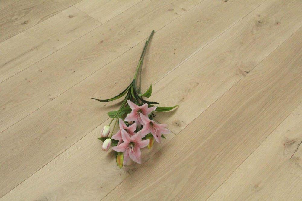 Tradition Select Engineered Oak Flooring, Brushed, Invisible Oiled, 190x15x1900mm Image